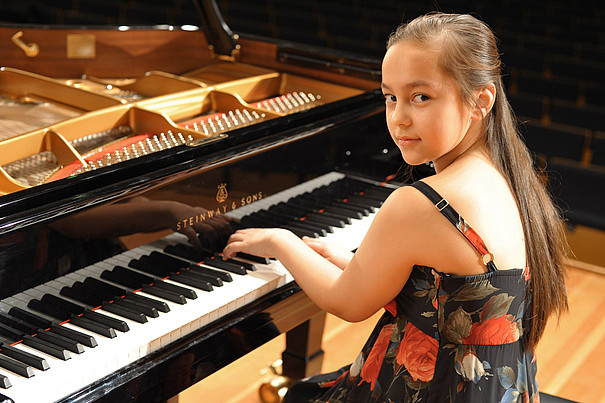 Charlotte Knörzer am Klavier