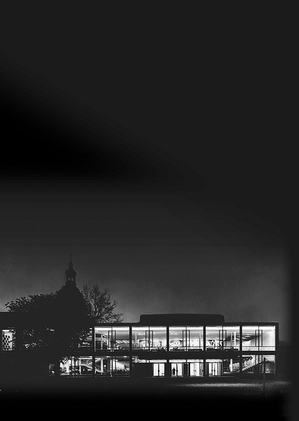 Ein Gebäude fotografiert mit schwarz-weiss Filter.