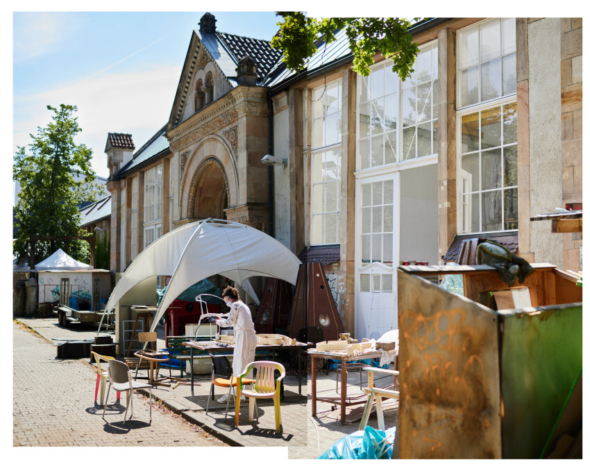 Bildhauerarbeiten vor Atelier der UdK Berlin
