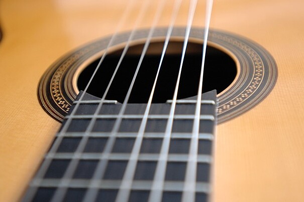 Eine Gitarre.