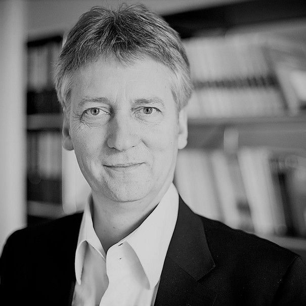 Prof. Dr. Dr. Thomas Schildhauer Foto: Mike Henning Porträtfotografie Teilprojektleiter und Principal Investigator Prof. Dr. Dr. Thomas Schildhauer