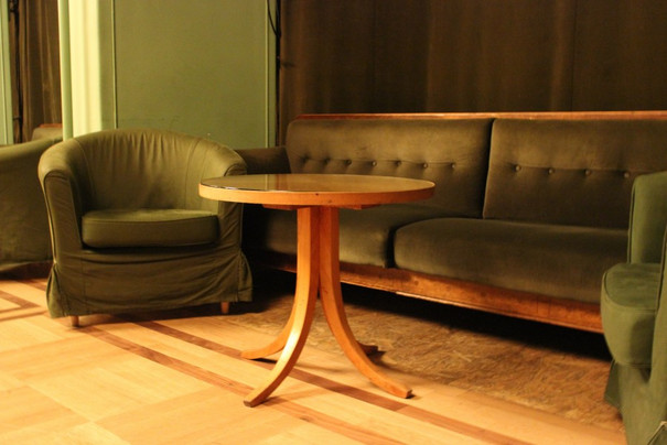 Green sitting accommodations in the Grüner Salon at Volksbühne Berlin.