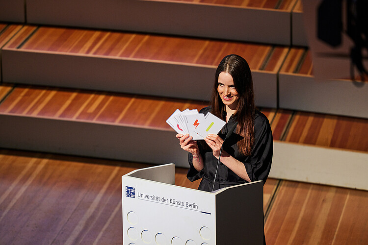 Tabea Magura während ihrer Präsentation "Experiment Creative Future"