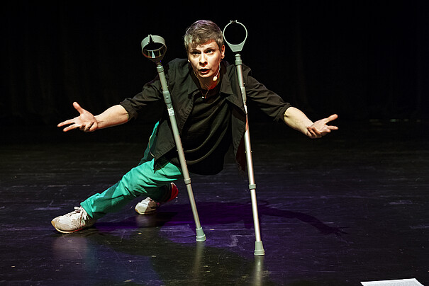 4 LEGS GOOD Claire Cunningham