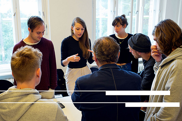 Foto: Matthias Heyde Eine Gruppe Studenten, die zusammenstehen.