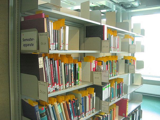 Course material collections (“Semesterapparate”)
