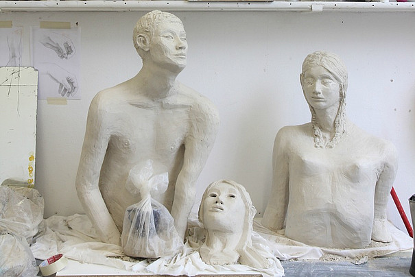 Figuren in der Skulpturenwerkstatt