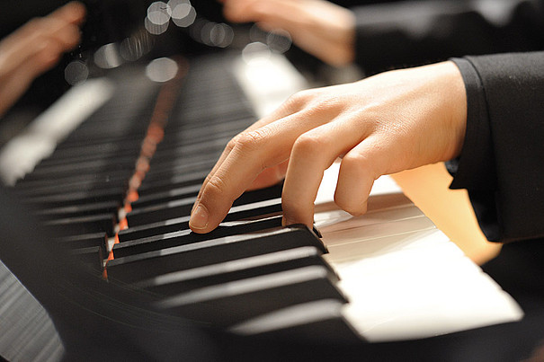 Finger am Klavier