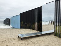 Mirror shams a gateway in the border.